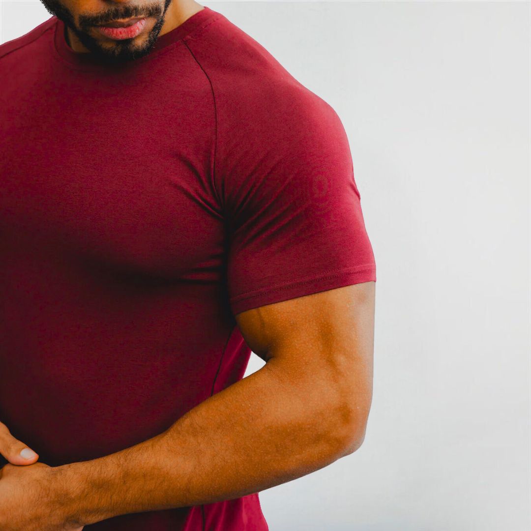 החולצה המבליטה צבע בורדו