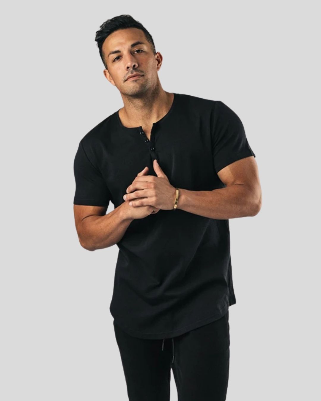 החולצה המבליטה צווארון אישי בצבעים